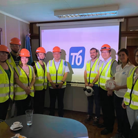 中国粮油学会油脂分会副会长、中国农业机械科学研究院研究生院硕士生导师、中机康元粮油装备（北京）有限公司总经理相海，2019年与世界最大油脂公司T6进行技术交流China Cereal and Oil Academic Association vice president, Chinese Academy of Agriculture Mechanization Sciences Research Supervisor, China Machinery Kanyuan Cereals and Oils Equipment(Bejing)Co.,Ltd General Manager Haixiang was discussing technology details with staffs of T6, which is now the largest company for oil production in the world. 